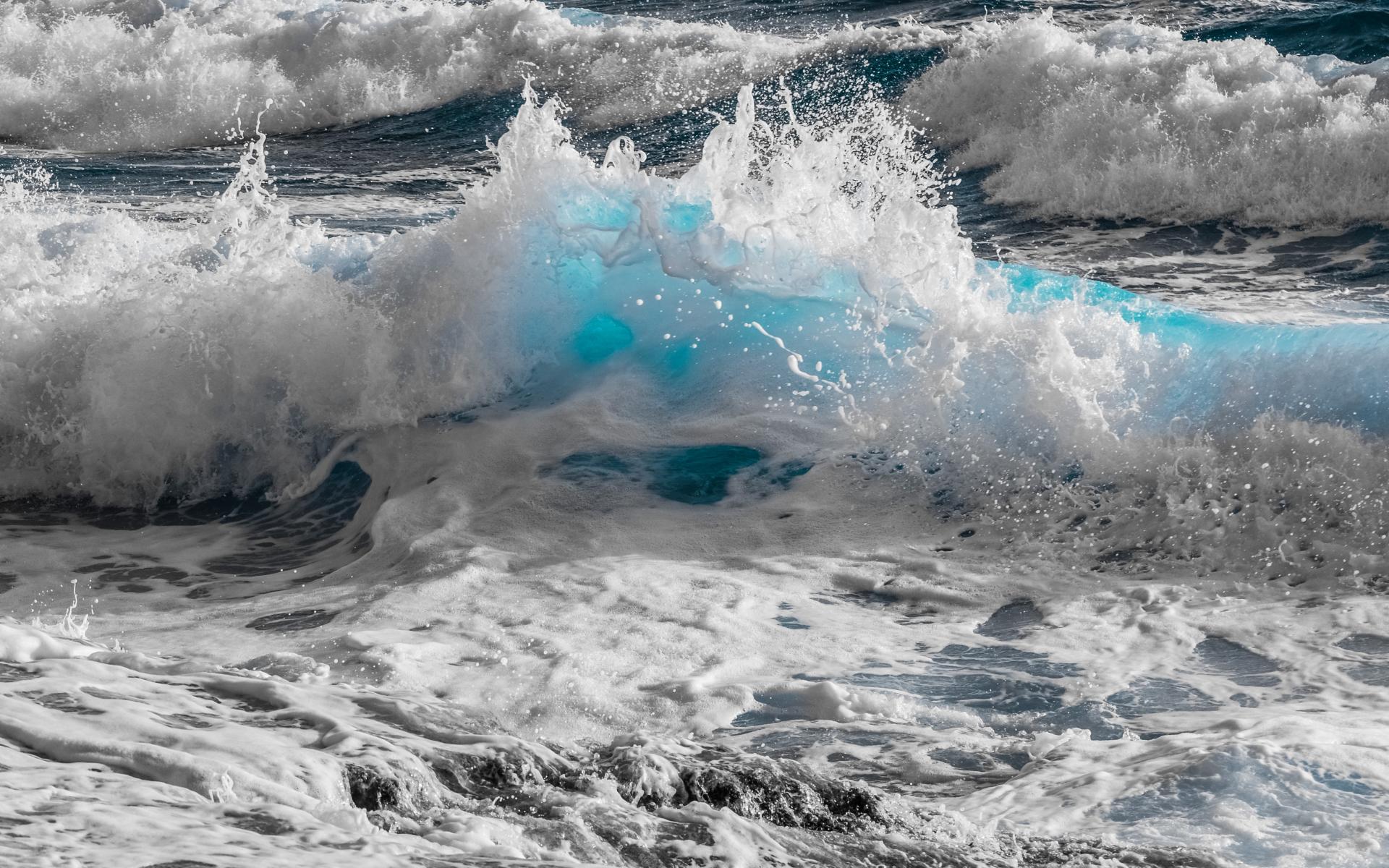 波涛汹涌的海浪图片桌面壁纸